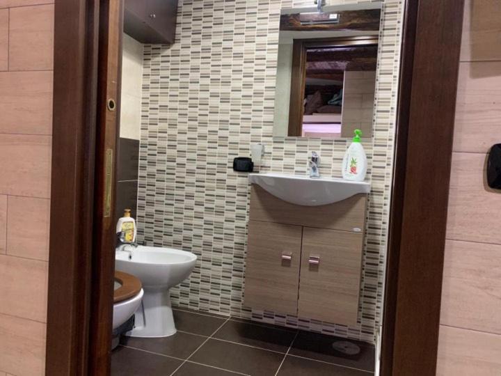 Vico Tre Re A Toledo 39 Apartment Наполи Екстериор снимка